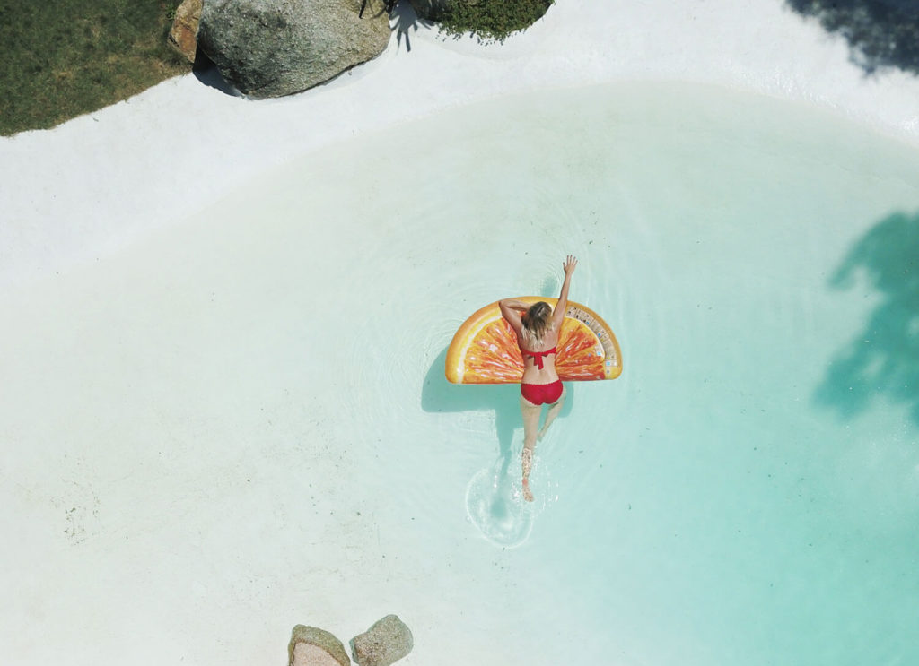 relax-summer-blog-float-cove-ocean-bella-salon